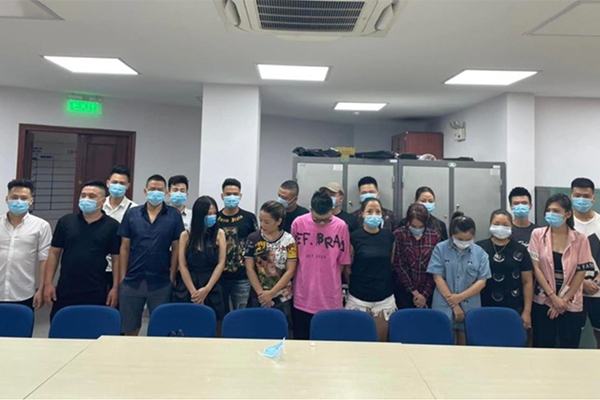 Hà Nội: 19 nam, nữ bay lắc trong quán karaoke 'đang sửa chữa'
