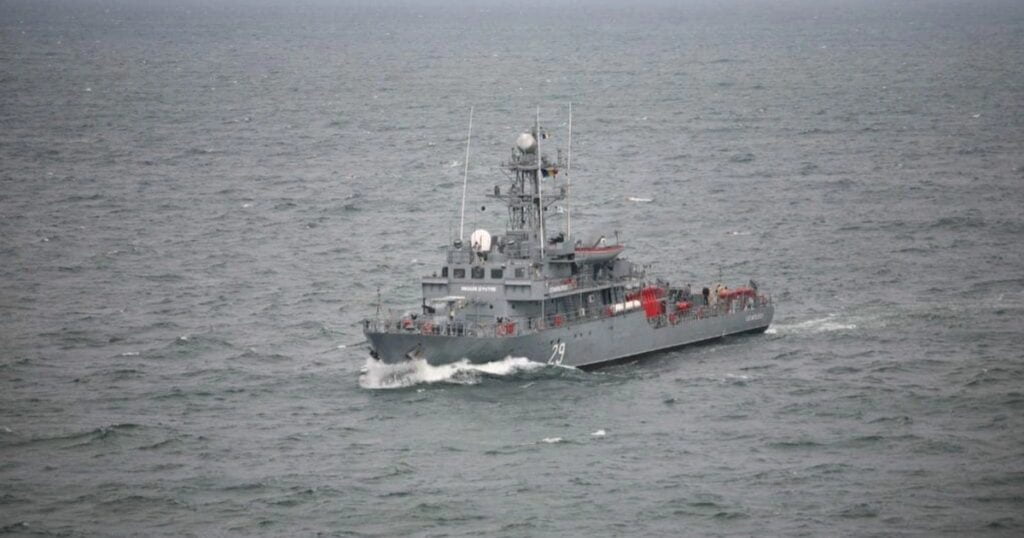 Tàu quân sự Romania va trúng thủy lôi trôi dạt ở Biển Đen