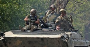 Ukraine khép vòng vây lực lượng Nga tại thành phố miền Đông
