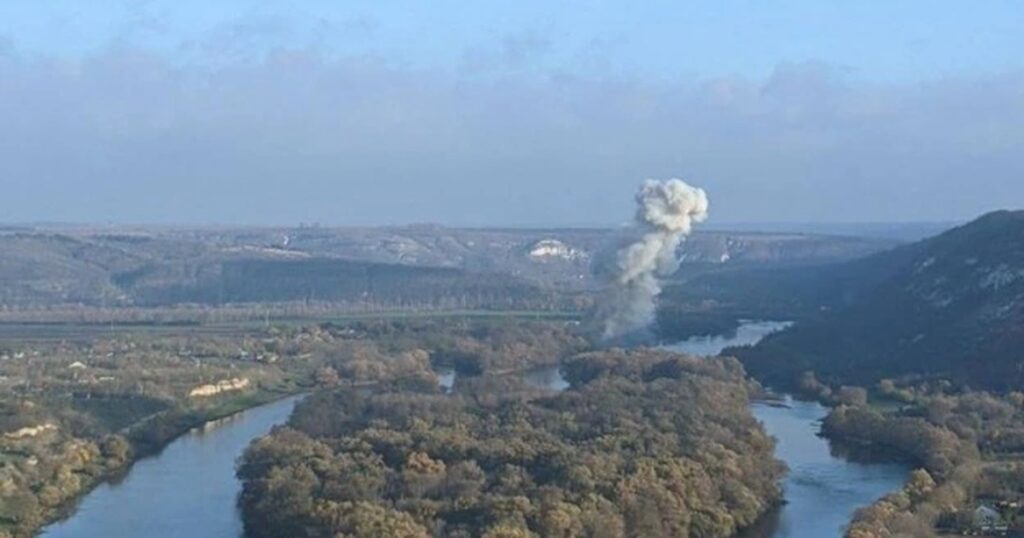 Nga tập kích dồn dập Ukraine, mảnh tên lửa rơi xuống Moldova