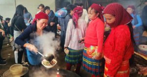 Chợ phiên cuối tuần ở Hà Giang: Khách 'lạc' vào thiên đường ẩm thực, vừa về là nhớ