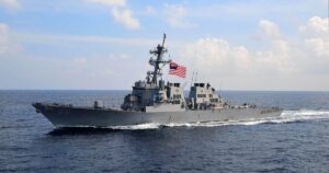 Mỹ cáo buộc xuồng vũ trang Iran tìm cách "làm mù" chiến hạm Washington