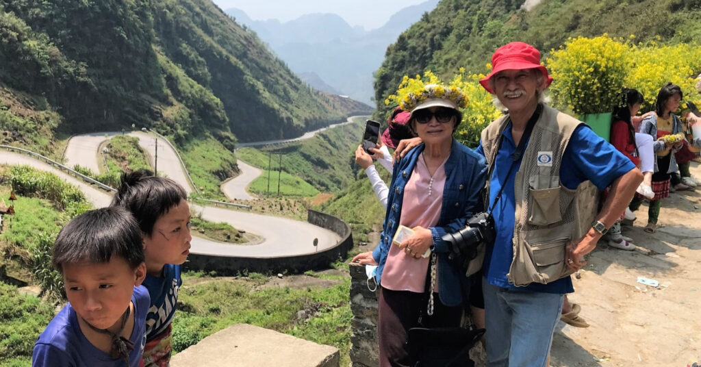 Chuyến xuyên Việt 'gây sốt' năm 2022 của ông bà U70, U80