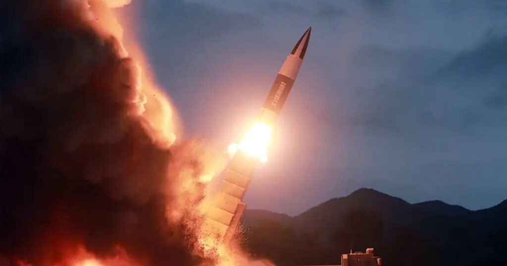 Triều Tiên bắn tên lửa vào ngày đầu năm mới