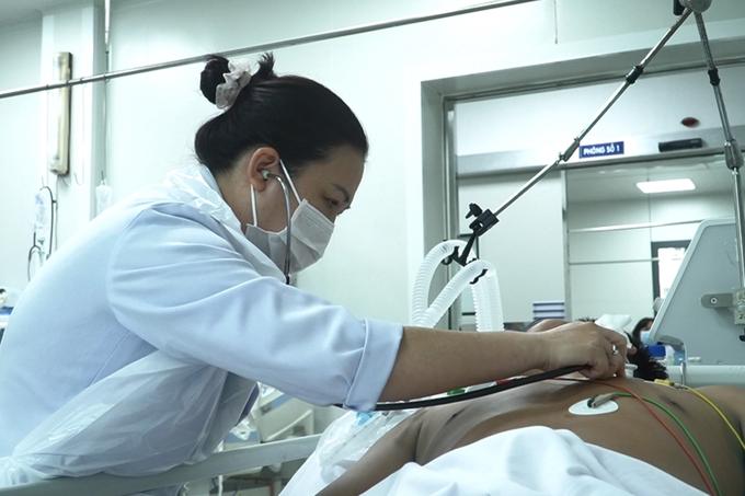 Bệnh nhân ngộ độc botulinum đang điều trị tại Bệnh viện Chợ Rẫy