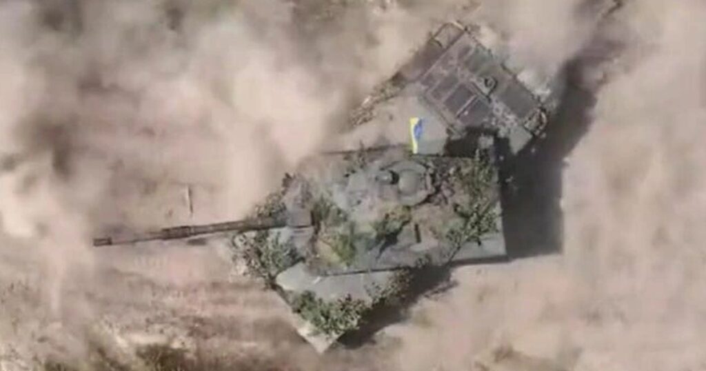 Ukraine mất xe tăng "kẻ thách thức" đầu tiên do phương Tây viện trợ