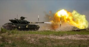 Vì sao xe tăng khó ẩn mình trên chiến trường rực lửa giữa Nga - Ukraine?