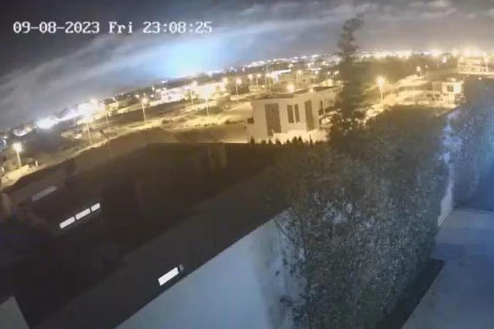 Ánh sáng bí ẩn trên bầu trời Morocco trước thảm họa động đất - 1