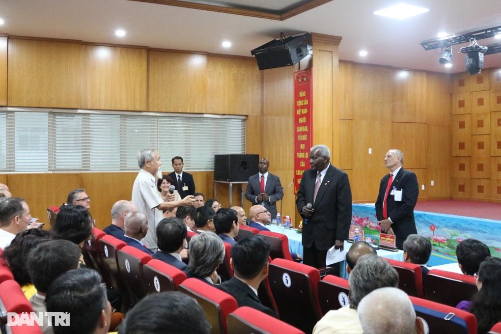 Chủ tịch Quốc hội Cuba tặng quà bệnh nhân tại Quảng Bình - 4