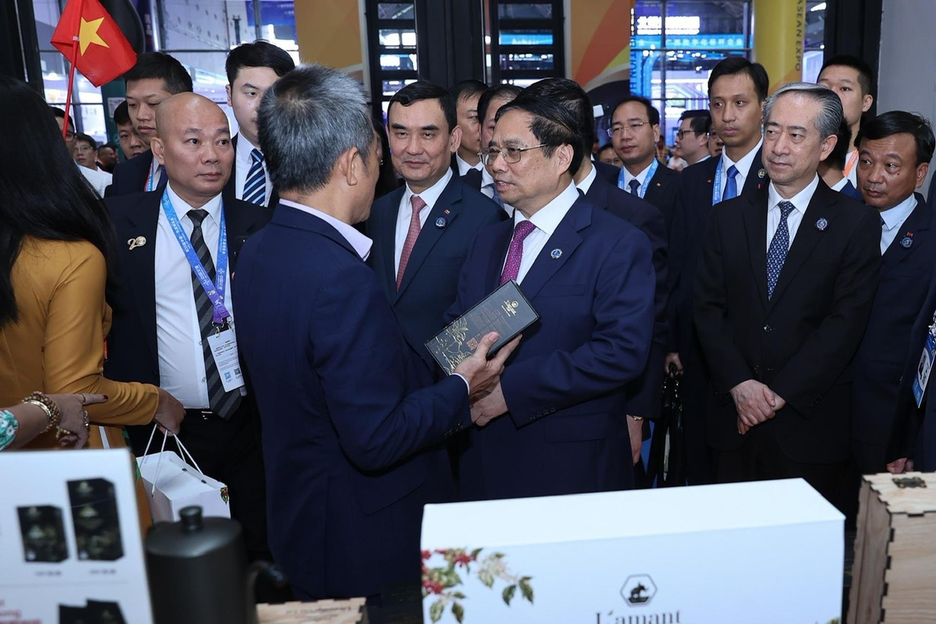 Doanh nghiệp Việt - Trung tha thiết mời Thủ tướng ghé thăm gian hàng - 7
