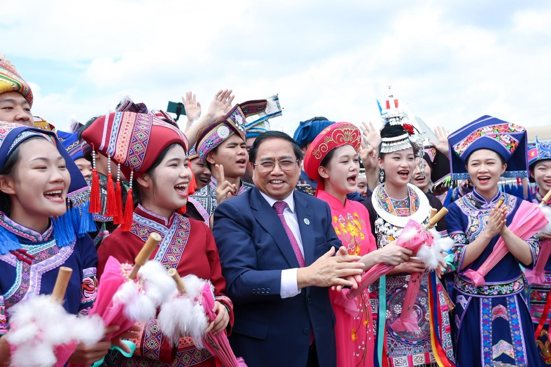 Doanh nghiệp Việt - Trung tha thiết mời Thủ tướng ghé thăm gian hàng - 14