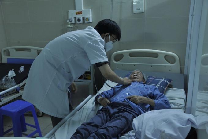 Bệnh nhân Covid-19 điều trị tại Bệnh viện Thanh Nhàn (Ảnh: Minh Ngọc)