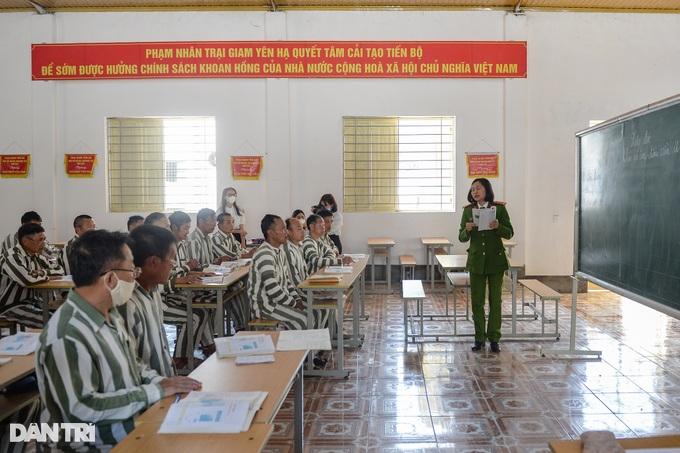 Lớp học xóa mù tại trại giam Yên Hạ được tổ chức liên tục trong suốt hơn 10 năm qua.