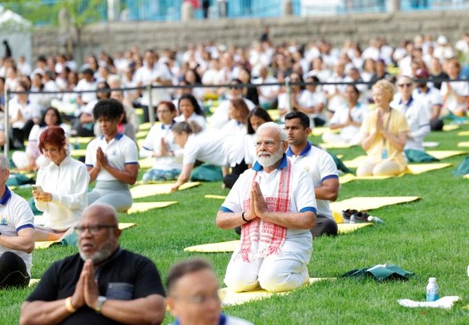 Thủ tướng Ấn Độ Narendra Modi tập Yoga trước trụ sở Liên hợp quốc ở Mỹ hôm 21/6