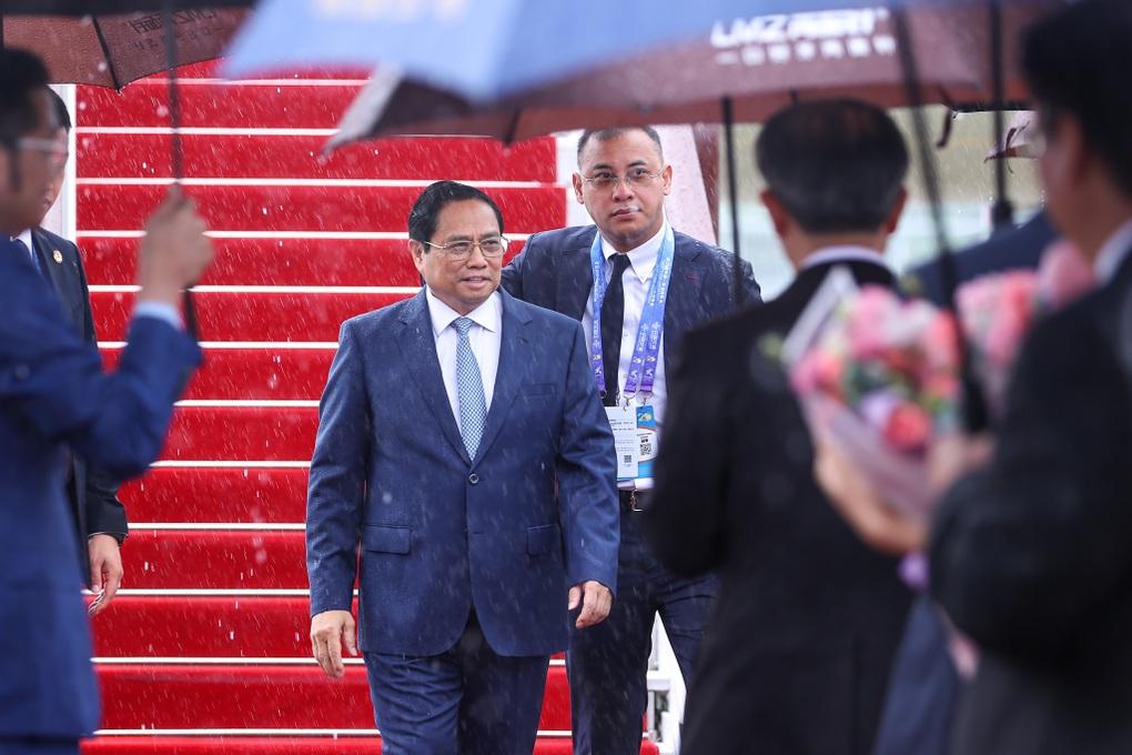 Thủ tướng đến Quảng Tây tham dự các hoạt động giữa ASEAN và Trung Quốc - 1