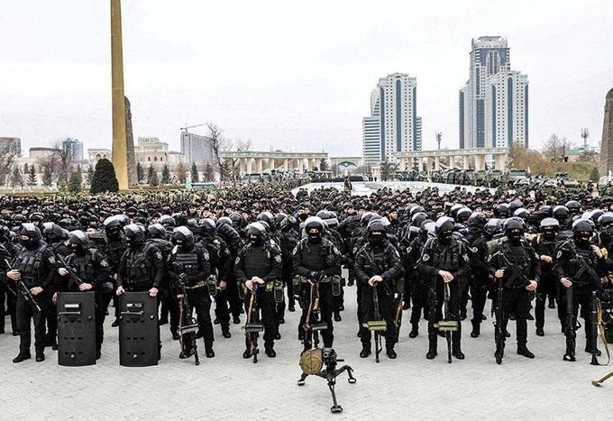 Các thành viên lực lượng đặc nhiệm Chechnya (Ảnh: Reuters)