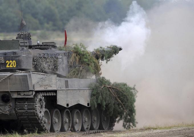 Xe tăng Leopard tại Weisskeissel, Đức (Ảnh: AP)