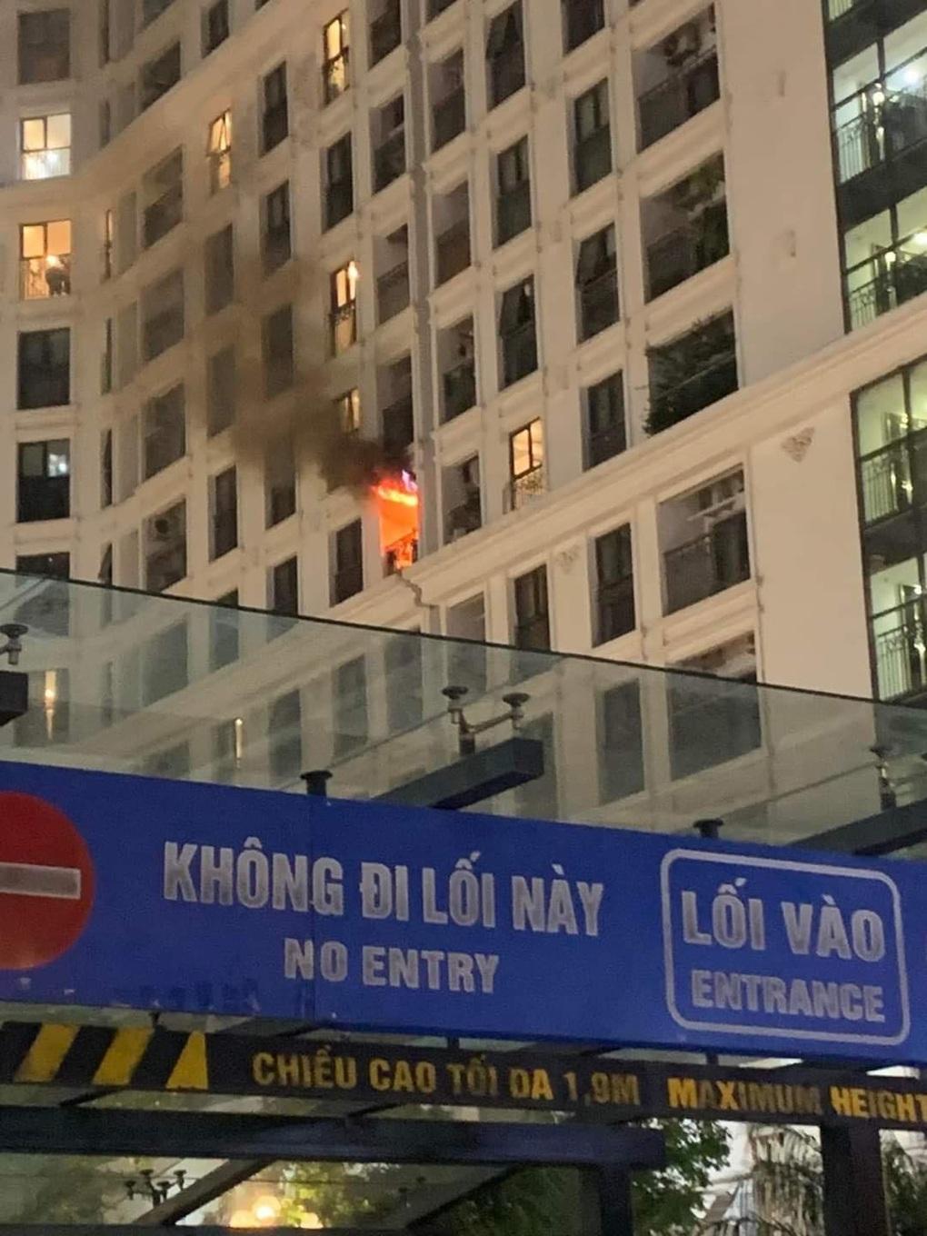 Cháy chung cư ở Hà Nội trong đêm - 1