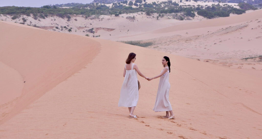 ‘Tiểu sa mạc’ đẹp lạ ở Ninh Thuận, cảnh sắc thay đổi nhiều lần trong một ngày