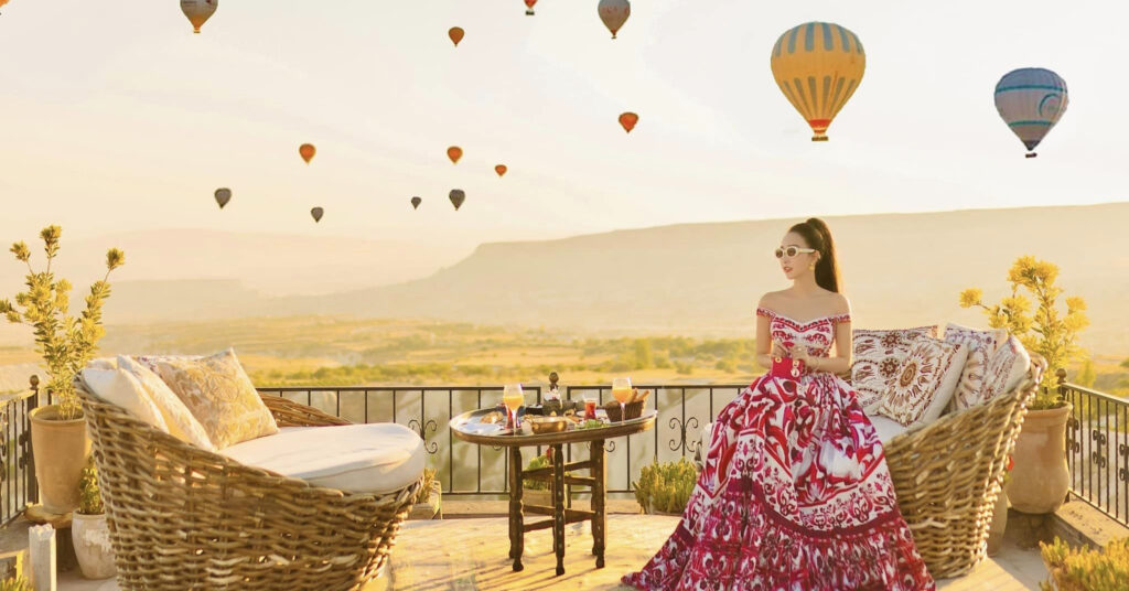 Bộ ảnh 'độc, lạ, đắt' của cô gái Việt ở nơi bay khinh khí cầu đẹp nhất thế giới