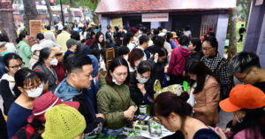 Hàng nghìn người chen chân dự lễ hội ẩm thực ở Hà Nội