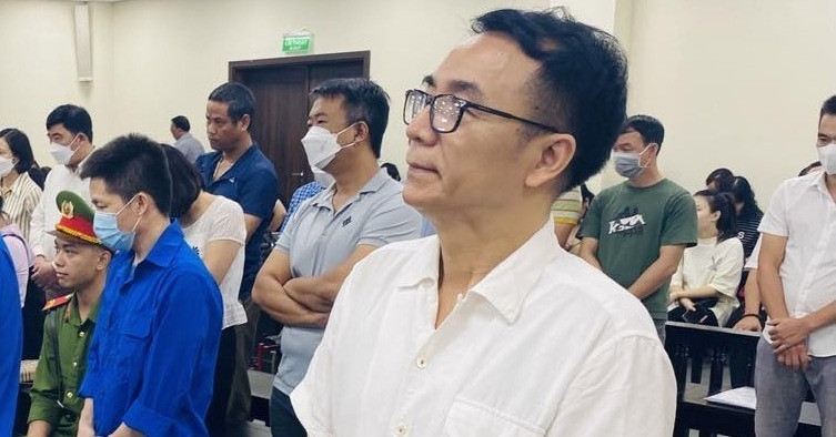 Bị cáo buộc nhận hối lộ 300 triệu đồng, ông Trần Hùng kháng cáo kêu oan
